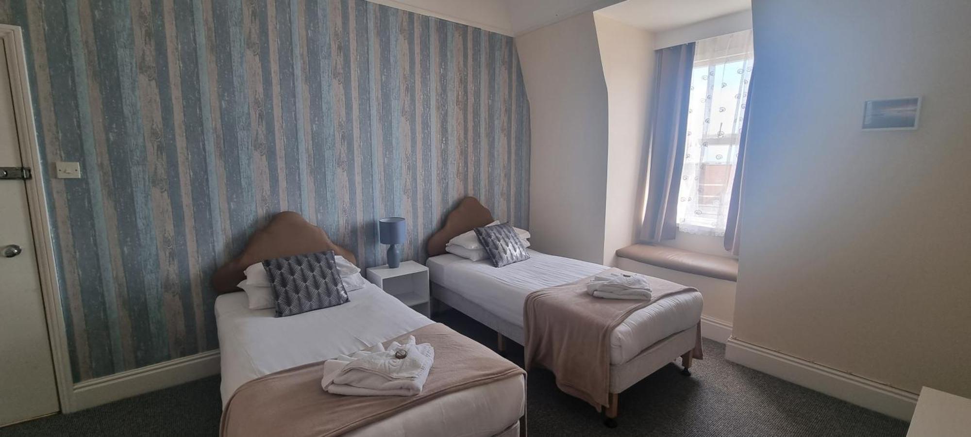 Royal Pier Hotel Sandown Exterior photo